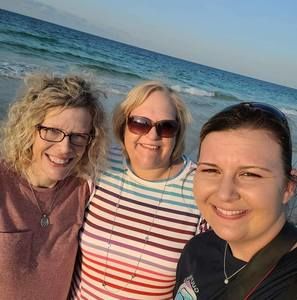 Meet your Posher, Elissa